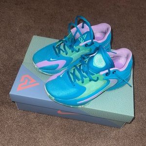 GS Giannis Freak 4 basketball sneaker